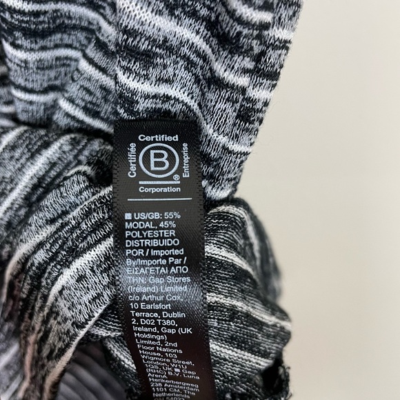 Athleta Breezy Scoop V-Neck Tee Spring 2022 Size Medium - Picture 9 of 11